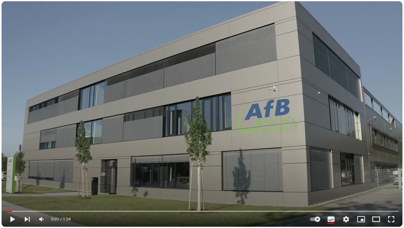 der Screenshot zeigt eine Szene aus dem Firmenvideo mit AfB-Gebäude in Ettlingen